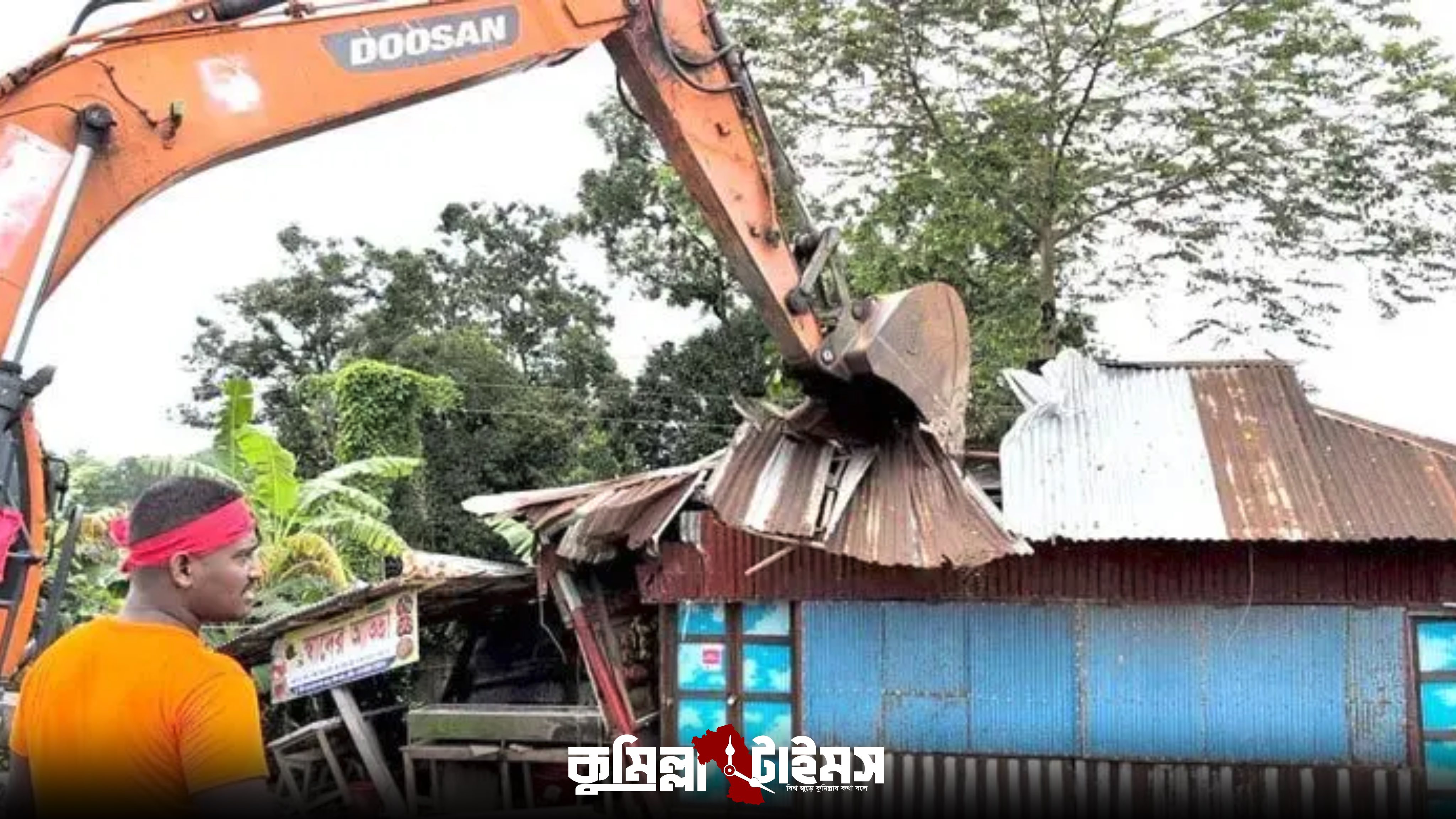 কুমিল্লায় গোমতীর দুই পাড়ে অবৈধ স্থাপনা উচ্ছেদ