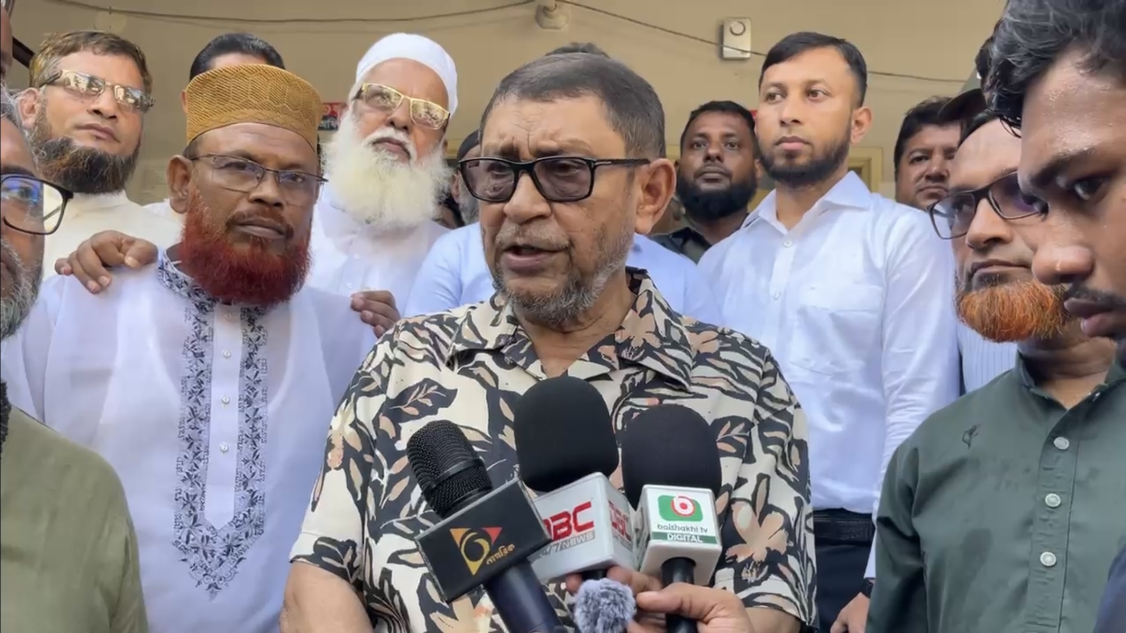 মুরাদনগর স্বাস্থ্য কমপ্লেক্সে স্বাস্থ্যমন্ত্রীর ঝটিকা সফর: অনুপস্থিত ৫ চিকিৎসকের বিরুদ্ধে ব্যবস্থার নির্দেশ