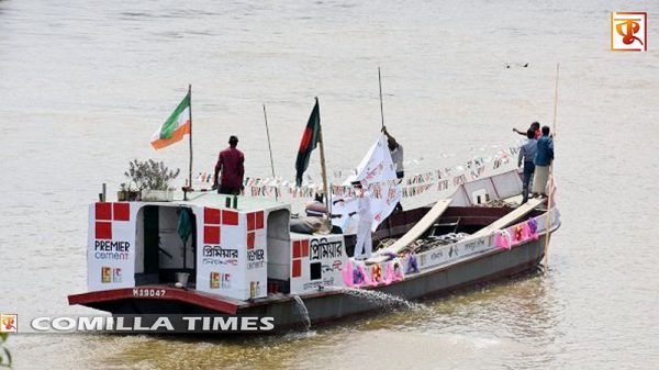 কুমিল্লার গোমতী নদী দিয়ে প্রথমবারের মতো সিমেন্ট গেল ভারতে